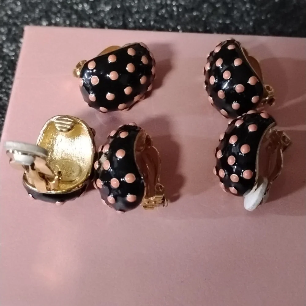 Joan Rivers Clip On Earrings - Picture 2 of 4